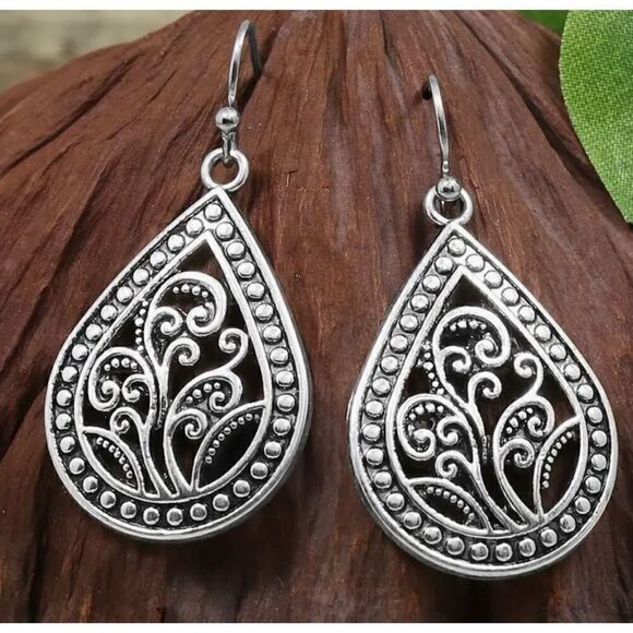 Buy 1 or More Pairs Silver Earrings NWOT Discounts on 3 or more! - Picture 5 of 10